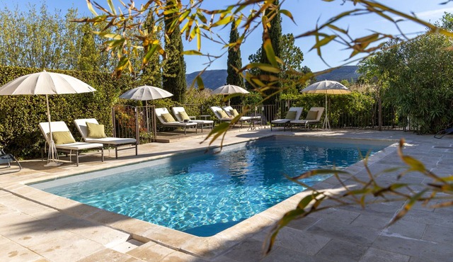 CHARMING AND STANDING RENTAL IN PROVENCE nIn the heart of a family estate