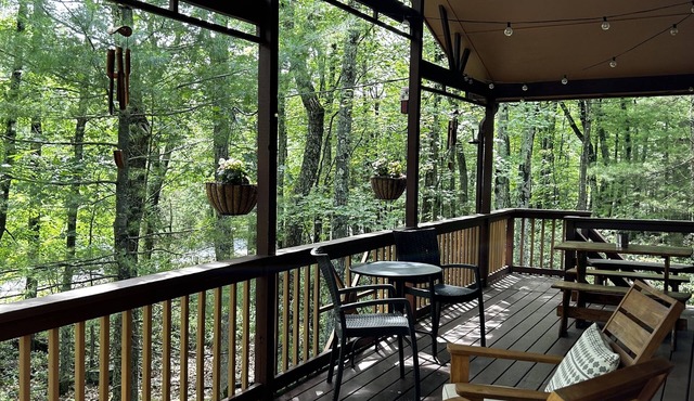 Charming and Tranquil Poconos Chalet in Lake Community