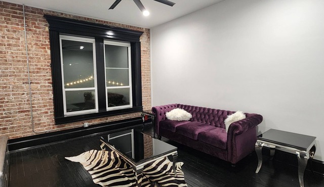 Charming and unique upscale 1-bedroom apartment in downtown Okmulgee