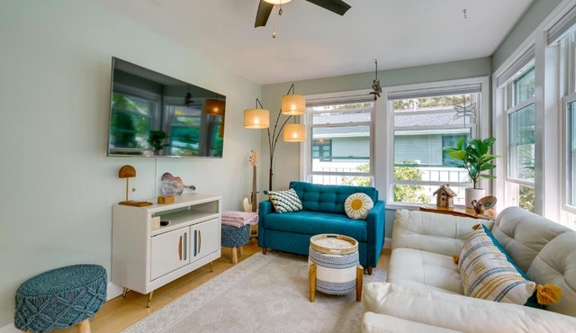 Charming and Updated Villas Home with Backyard!