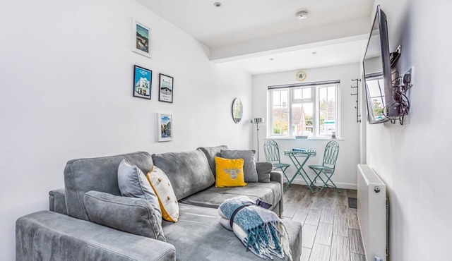 Charming Annexe w Garden Parking - Pass The Keys