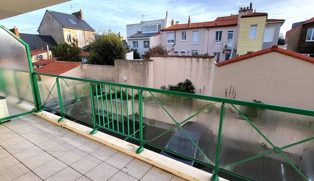 Charming apt with terrace, parking, near beach and shops