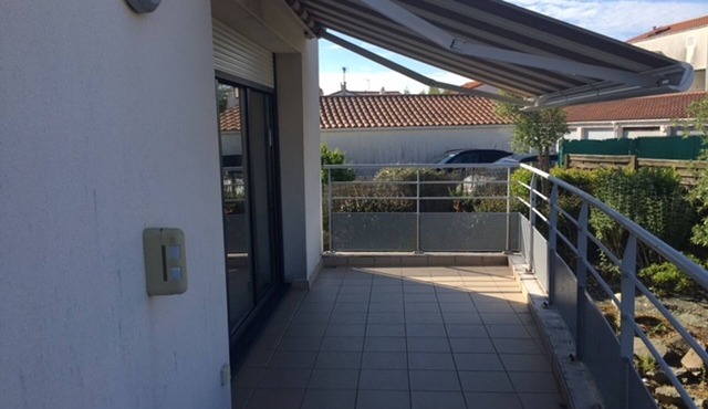 Charming Apartment with Parking Near Tanchet Beach, Les Sables-d'Olonne