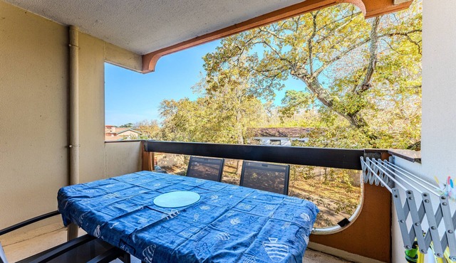 Charming Apartment with Balcony Steps from the Beach – Andernos-les-Bains