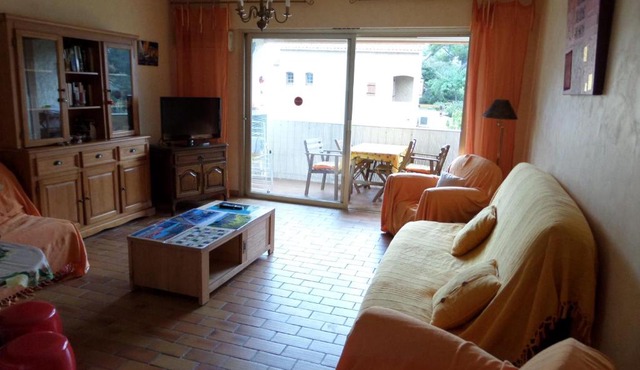 Charming Apartment With Terrace By The Beach