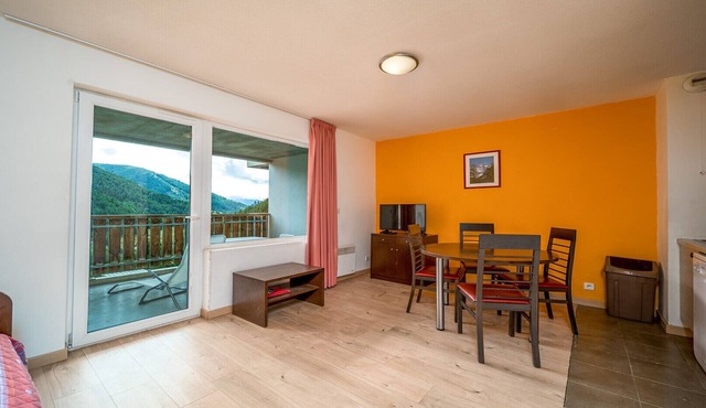 Charming Apart for 6 near the Ski Slopes