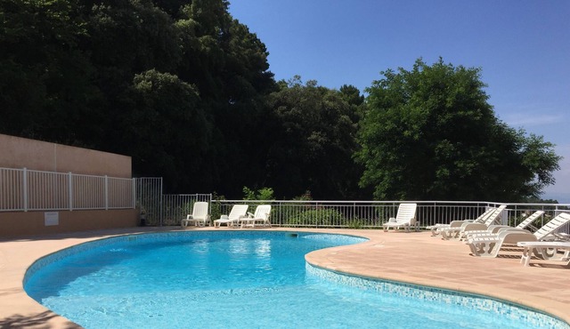 Charming apartment WIFI and pool near St Tropez