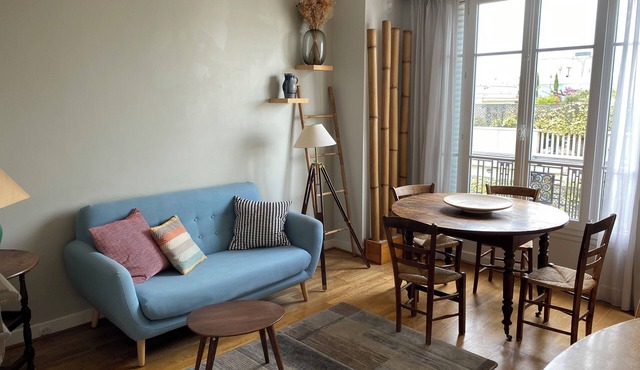 Charming apartment with unobstructed view, on the top floor of a peaceful building.
