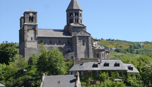 CHARMING APARTMENT IN AUVERGNE