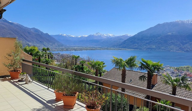 Charming apartment on the 1st floor of a small residence on a sunny slope above