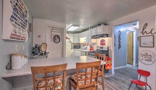 Charming Apartment < 1 Mi to Logan River & Zootah!