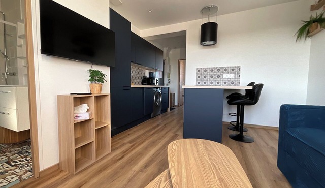 Charming apartment 10min walk from the coast