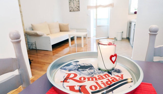 Charming apartment 20 minutes from main squere