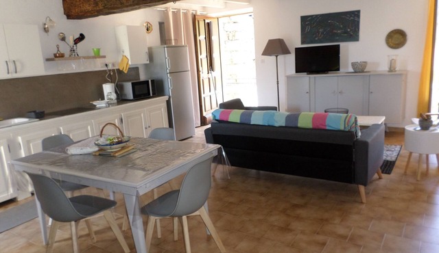 Charming apartment between sea and mountains