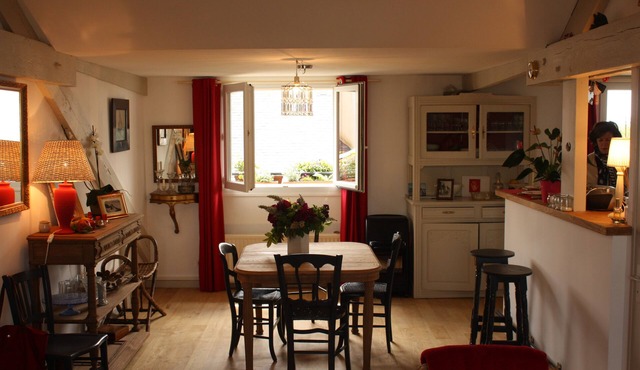 charming apartment building 19th in historic city center.