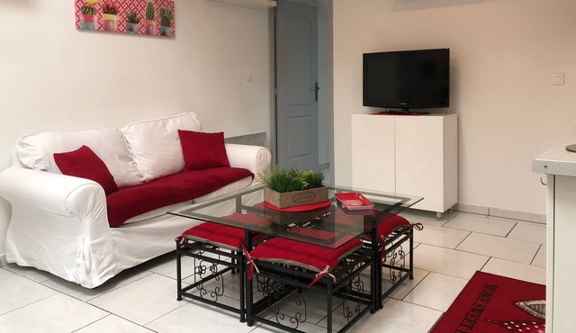 CHARMING APARTMENT CLOSE TO ALL SHOPS