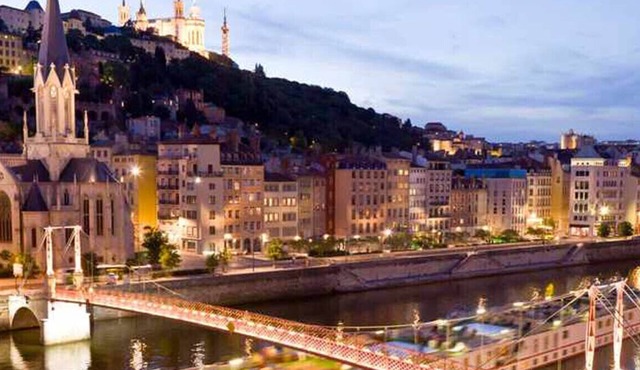 CHARMING APARTMENT CLOSE TO LAFAYETTE BRIDGE FOR 4 PEOPLE