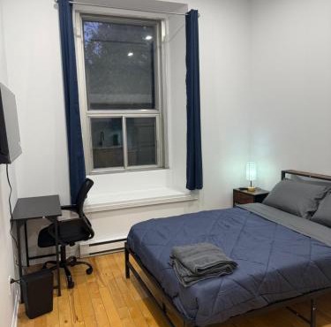 Charming Apartment downtown Montreal with Parking & Pet-Friendly