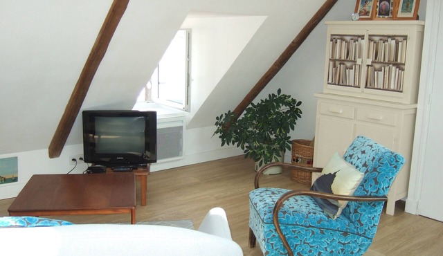 Charming apartment F2, full center, 200m from the beach, free parking prox