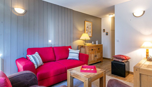 Charming Apartment with Full Amenities, Wifi, Parking, and South-Facing Balcony in Val-d'Isère