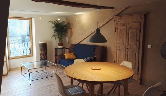 Charming apartment, GARDEN, overlooking the hills