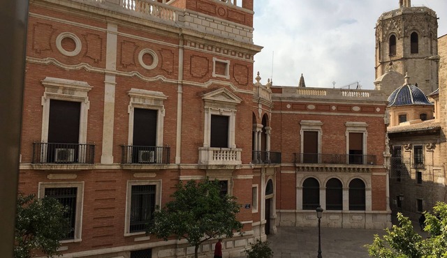 Charming apartment in the center of Valencia with views of the Cathedral.