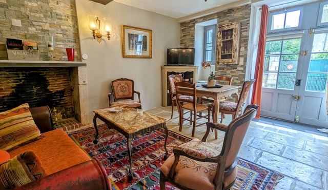 Charming Apartment in Heart of Le Blanc near Chateau Naillac, Free Parking