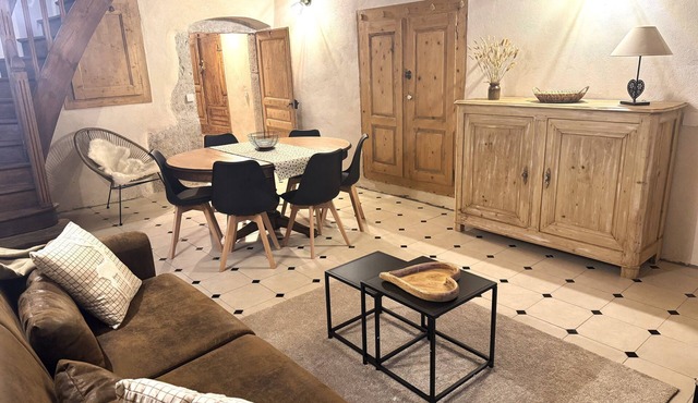 Charming apartment in renovated Jura farmhouse - nature setting.