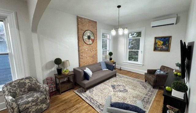 Charming apartment in historic home. Perfect launch pad to visit to Nauvoo!