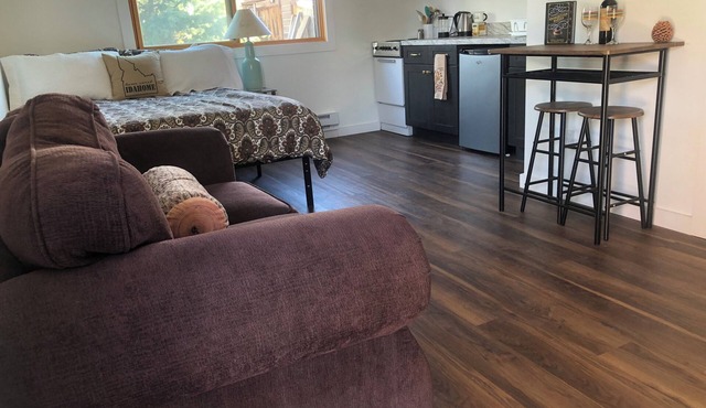 Charming apartment in peaceful Stanley with WiFi