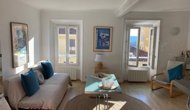 Charming Apartment in port of Nice, Nice