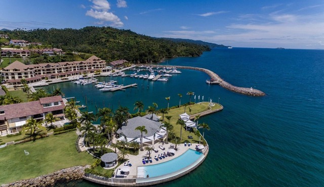 Charming Apartment in Puerto Bahía The Bannister with Balcony and Sea View.