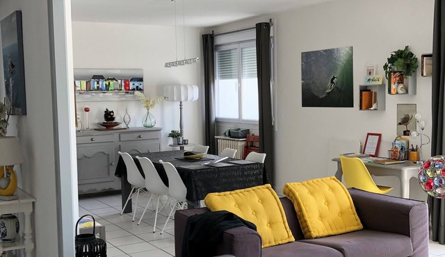 Charming apartment in Royan, near the port, beaches, market.