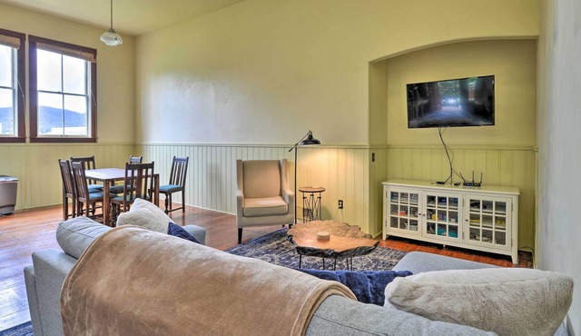 Charming Apartment in Downtown Blue Lake!