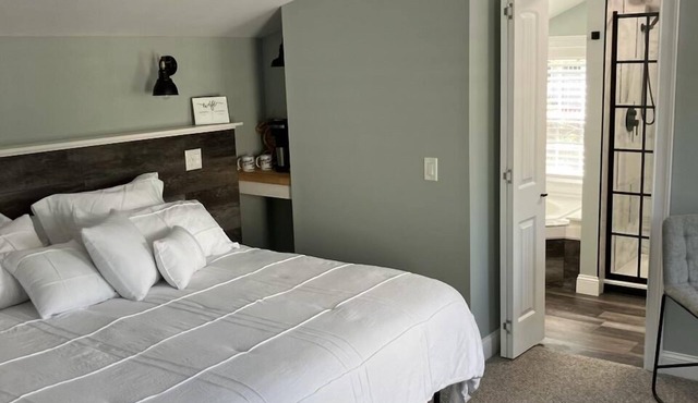 Charming apartment in fabulous Westerly with AC, WiFi