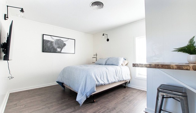 Charming apartment near Parkview Stadium in Fort Wayne