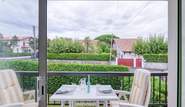 Charming Apartment Near Beach with Balcony and Modern Amenities