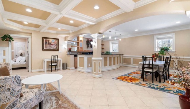Charming Apartment Suite, 2 BDR, 1 BATH, Location!