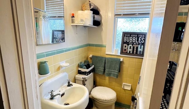 Charming apartment in awesome Gainesville with AC