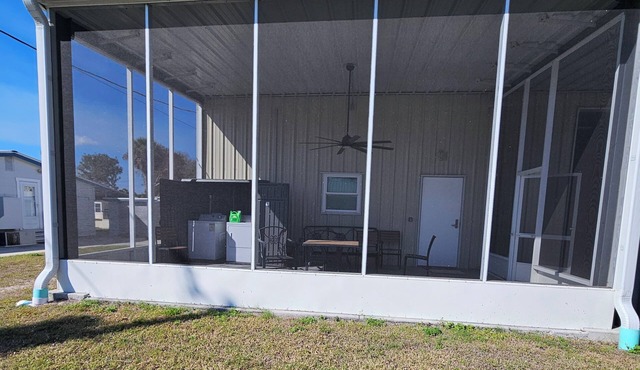 Charming apartment with AC and WiFi in gorgeous Lake Port, FL