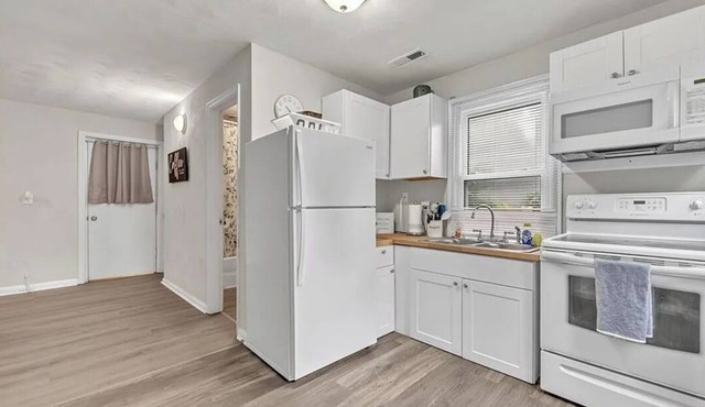 Charming apartment with AC and WiFi in beautiful Portsmouth