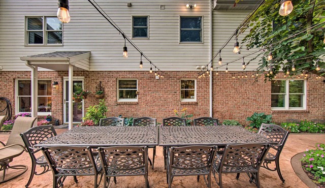 Charming Apartment w/Yard & Beautiful Gardens!