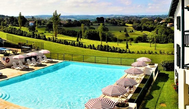 Charming apartment with pool and parking in Arcangues