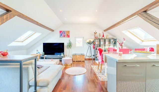 'Charming' Apartment with Wi-Fi