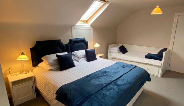 Charming Apartment with Stunning Sea Views with links to Dundee and Edinburgh