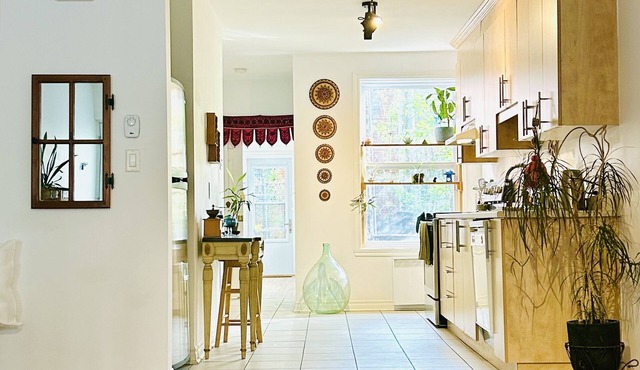 Charming Apartment with Garden in the Heart of Mile-Ex