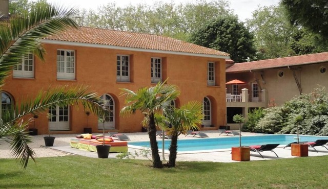 Charming apartment with large terrace in character building