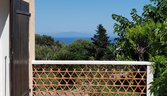 Charming apartment with entrance and strictly independent garden 2KM from the beach