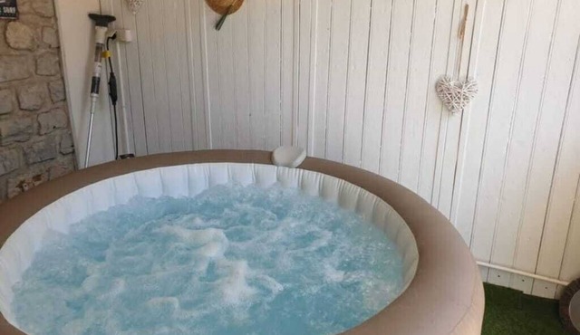 Charming apartment with private jacuzzi