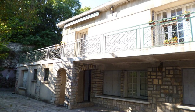 Charming apartment with private pool and secure parking